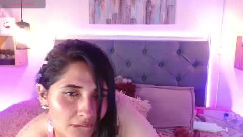 Snapshot of emily_leinn chatting on 03-04-25, 05:45 E M I L Y online show from 03-04-25, 05:45