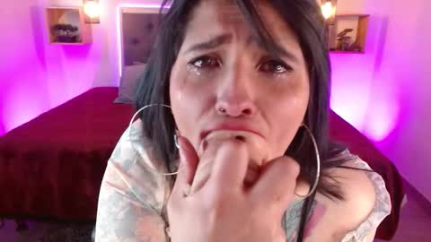 Snapshot of emily_leinn chatting on 09-08-25, 03:22 E M I L Y online show from 09-08-25, 03:22