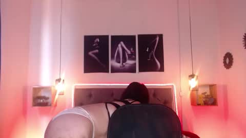 Snapshot of emily_leinn chatting on 10-02-25, 03:30 E M I L Y online show from 10-02-25, 03:30