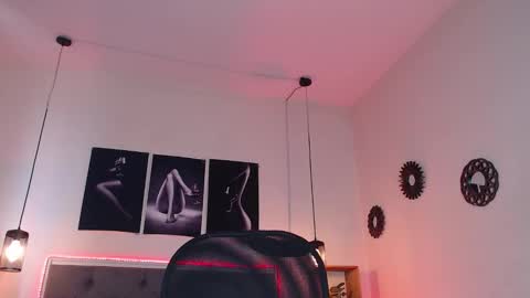 Snapshot of emily_leinn chatting on 10-10-25, 05:12 E M I L Y online show from 10-10-25, 05:12