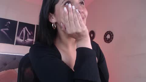 Snapshot of emily_leinn chatting on 10-14-25, 04:19 E M I L Y online show from 10-14-25, 04:19