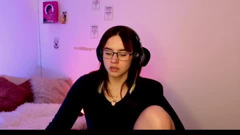 Emily Lindey online show from 05-07-26, 02:28