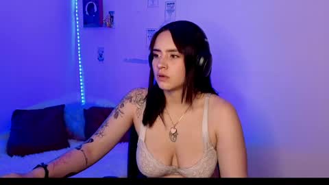 Emily Lindey online show from 05-08-26, 03:12