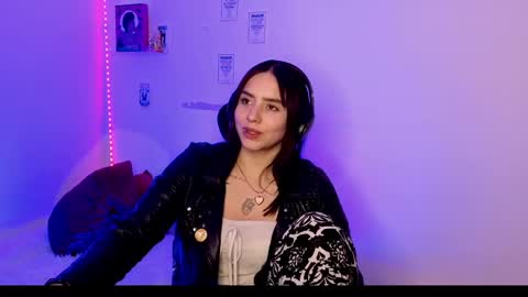 Emily Lindey online show from 05-09-26, 03:56