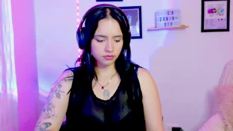Emily Lindey online show from 06-07-26, 05:00