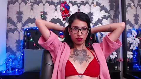 Snapshot of emily_loperaa chatting on 12-22-24, 09:53 Emily online show from 12-22-24, 09:53