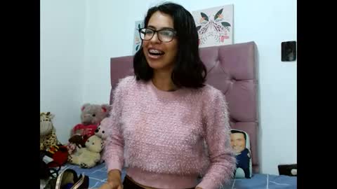 Snapshot of emily_loperaa chatting on 12-26-24, 01:40 Emily online show from 12-26-24, 01:40