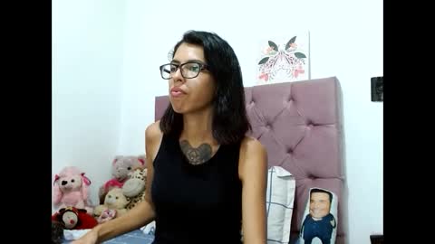 Snapshot of emily_loperaa chatting on 12-30-24, 11:49 Emily online show from 12-30-24, 11:49