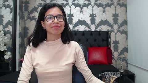 Snapshot of emily_loperaa chatting on 01-25-25, 04:13 Emily online show from 01-25-25, 04:13