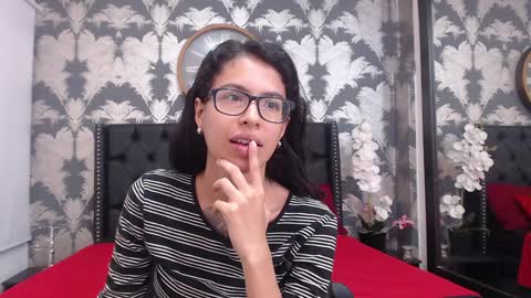 Snapshot of emily_loperaa chatting on 01-31-25, 04:27 Emily online show from 01-31-25, 04:27