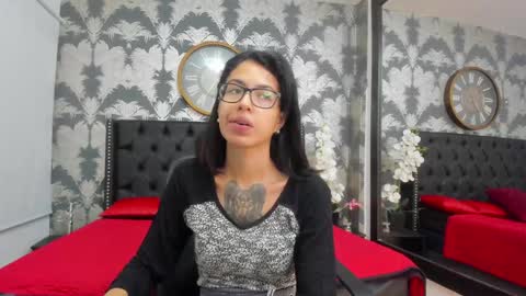 Snapshot of emily_loperaa chatting on 02-05-25, 02:05 Emily online show from 02-05-25, 02:05