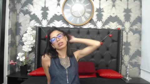 Snapshot of emily_loperaa chatting on 02-26-25, 02:36 Emily online show from 02-26-25, 02:36