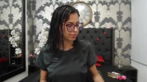 Snapshot of emily_loperaa chatting on 03-01-25, 06:00 Emily online show from 03-01-25, 06:00