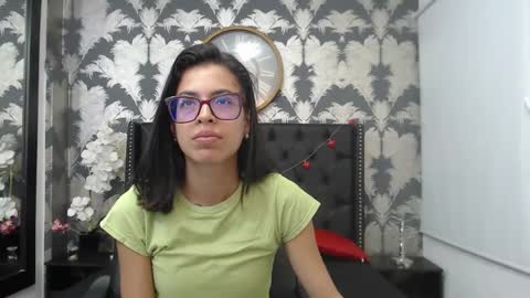 Snapshot of emily_loperaa chatting on 03-05-25, 04:24 Emily online show from 03-05-25, 04:24