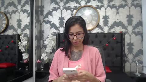 Snapshot of emily_loperaa chatting on 03-05-25, 07:27 Emily online show from 03-05-25, 07:27