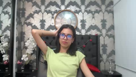 Snapshot of emily_loperaa chatting on 03-09-25, 08:42 Emily online show from 03-09-25, 08:42