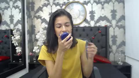 Snapshot of emily_loperaa chatting on 03-10-25, 04:14 Emily online show from 03-10-25, 04:14