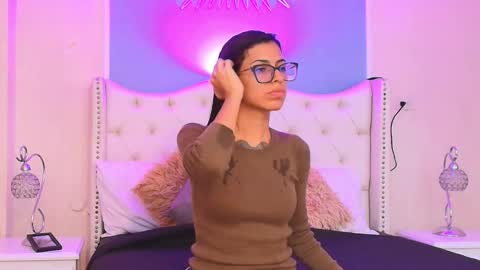 Snapshot of emily_loperaa chatting on 09-21-25, 09:49 Emily online show from 09-21-25, 09:49