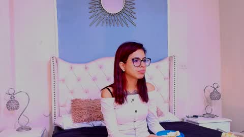 Snapshot of emily_loperaa chatting on 02-16-26, 11:01 Emily online show from 02-16-26, 11:01