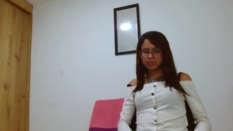 Emily online show from 06-05-26, 03:57