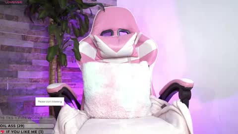 Emily online show from 05-11-26, 12:27