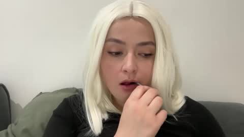 emily_morning_dew online show from 11-08-25, 01:22