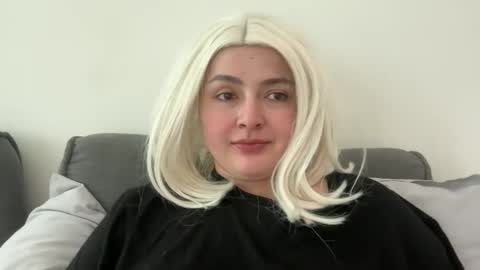 Snapshot of emily_morning_dew chatting on 03-27-26, 08:37 emily_morning_dew online show from 03-27-26, 08:37