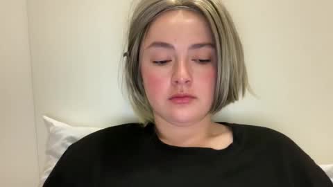 Snapshot of emily_morning_dew chatting on 04-28-26, 03:00 emily_morning_dew online show from 04-28-26, 03:00