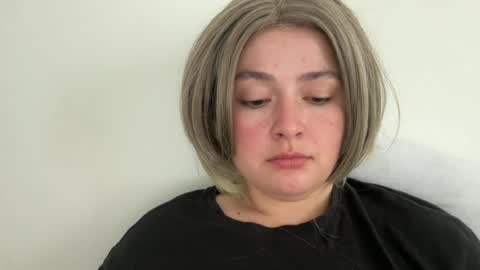 emily_morning_dew online show from 06-17-26, 07:55