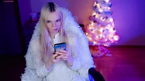 Lia online show from 12-23-24, 12:35