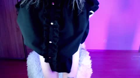 Lia online show from 01-28-25, 11:50