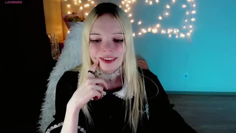 Lia online show from 02-25-25, 01:52