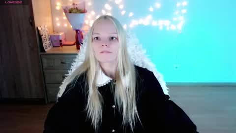 Lia online show from 03-02-25, 11:42