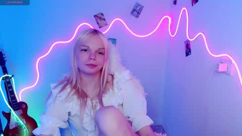 Lia online show from 10-30-25, 04:52