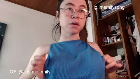 Snapshot of emily_pearl_ chatting on 05-10-26, 02:44 emily_pearl_ online show from 05-10-26, 02:44