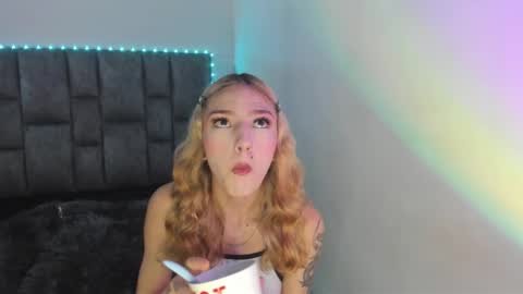 Snapshot of emily_pons chatting on 02-08-26, 06:44 Emi online show from 02-08-26, 06:44