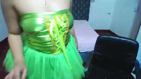 Snapshot of emily_rdz chatting on 10-29-25, 05:10 EMILY  online show from 10-29-25, 05:10