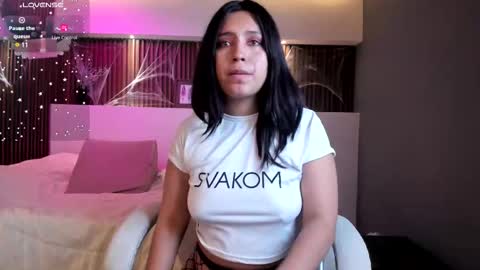 Snapshot of emily_roberts9 chatting on 10-22-25, 07:35 Emily online show from 10-22-25, 07:35