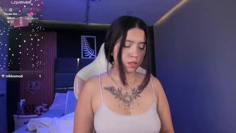 Snapshot of emily_roberts9 chatting on 10-28-25, 11:25 Emily online show from 10-28-25, 11:25