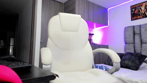 Natalia online show from 12-31-24, 11:49