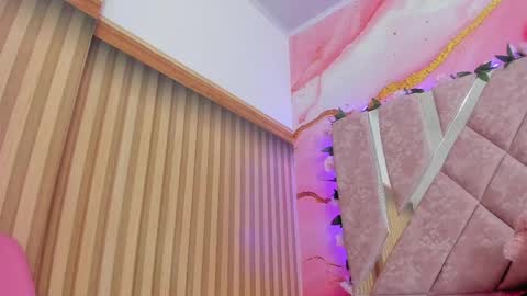 emily_velvet_ online show from 05-15-26, 06:59