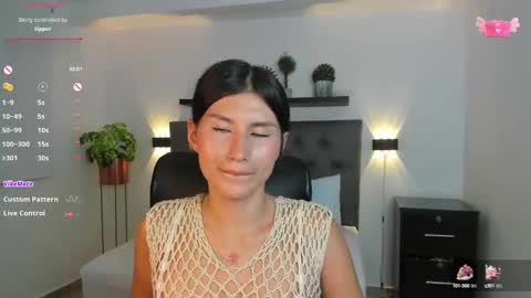 Snapshot of emily_villamil_ chatting on 01-13-25, 10:56 Emi online show from 01-13-25, 10:56