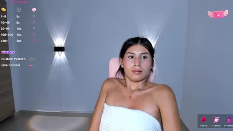 Snapshot of emily_villamil_ chatting on 02-11-25, 12:28 Emi online show from 02-11-25, 12:28