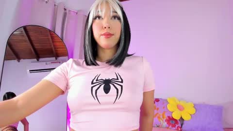 emily_walker4 online show from 04-18-26, 02:37