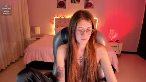 emily_warren__ online show from 04-07-26, 09:26