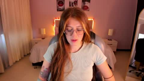 emily_warren__ online show from 04-30-26, 08:37