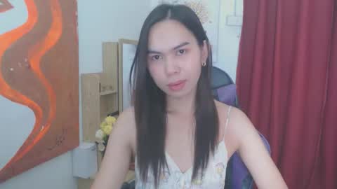 emily_xo143 online show from 05-25-26, 11:05