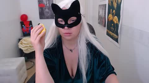 Snapshot of emily_york18 chatting on 02-13-25, 10:12 Emily online show from 02-13-25, 10:12