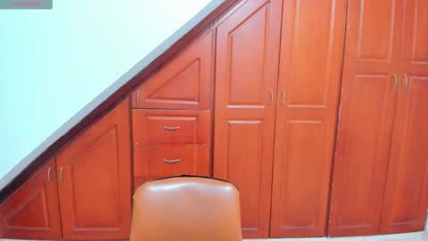 Snapshot of emily_zc1 chatting on 10-20-25, 07:58 EMILY online show from 10-20-25, 07:58