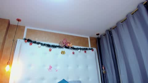 emilyadams0 online show from 12-06-24, 10:19